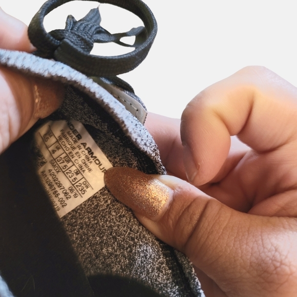 Under Armor - Picture 6 of 6